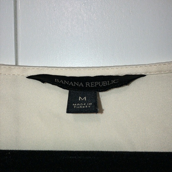 Women’s Banana Republic White V-Neck Blouse with Flutter Sleeves - Picture 3 of 4